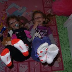 Les filles et leurs chaussettes DesPasRayés !